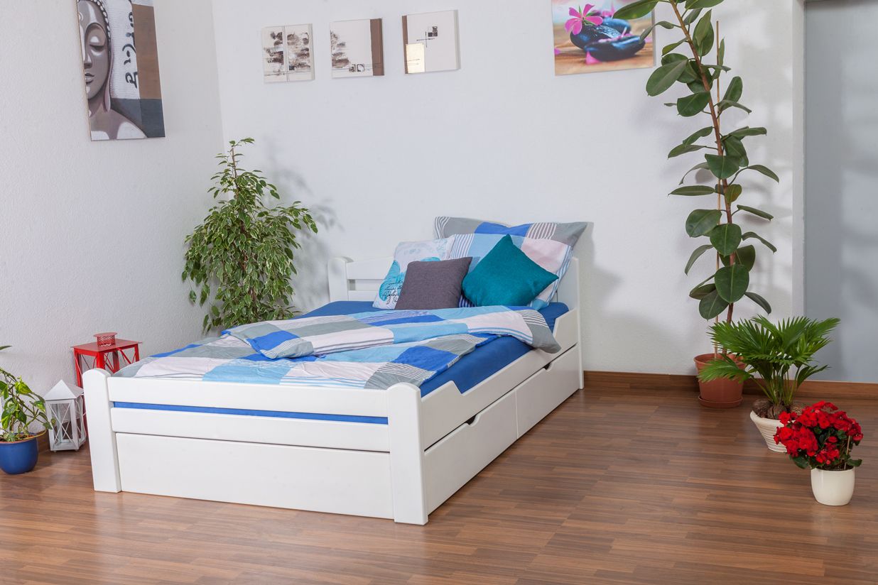 Letto alla francese "Easy Premium Line" K4 in faggio massello laccato bianco, incl. 2 cassetti , 1 pannello laterale, 140 x 200 cm